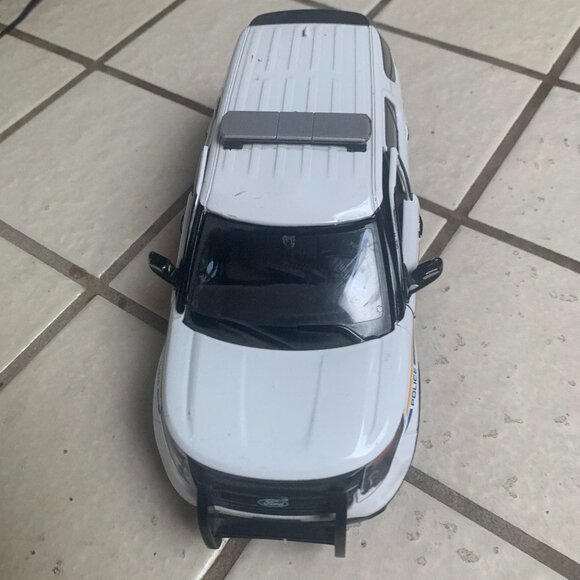 1/24 SCALE FORD POLICE INTERCEPTER UTILLTY RCMP GRC CANADIAN POLICE CAR MOTORMAX - Picture 1 of 4